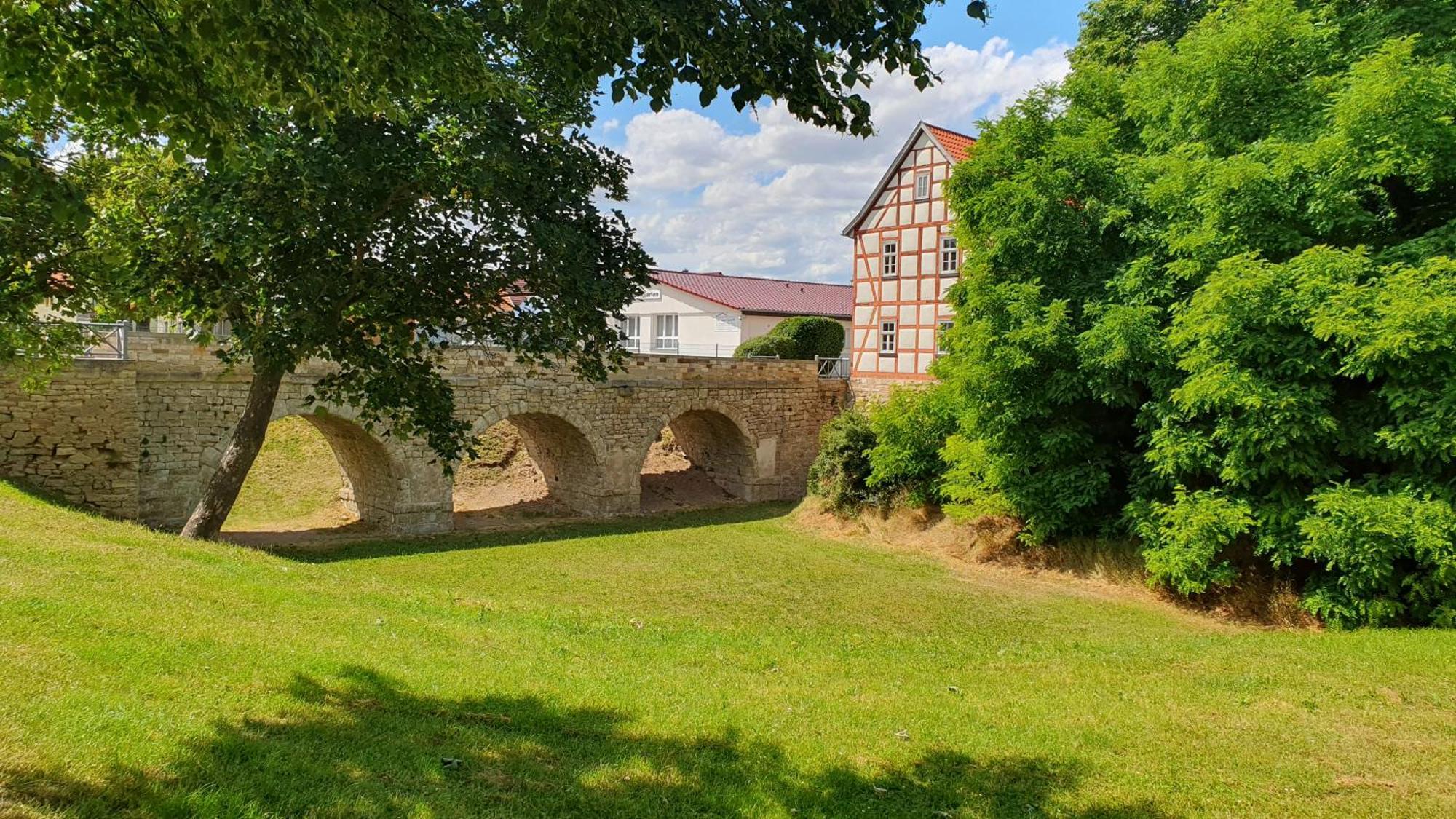 Ferienwohnungen An Der Schlossruine Herbsleben Bagian luar foto